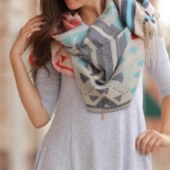 πHPπ Aztec Print Soft Fringe Blanket Scarf - Picture 2 of 5